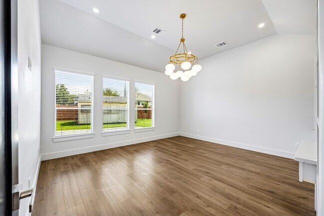 Building Photo - 2401 Fastwater Creek Ct