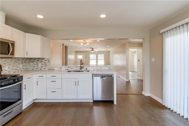 Building Photo - 4702 Bandera Rd