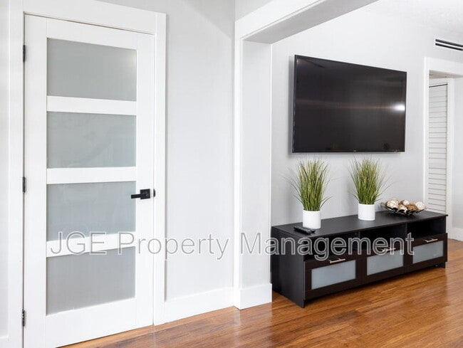 Building Photo - 270 NE 191st St