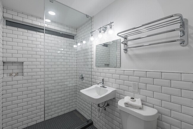 Building Photo - 217 E 12th St