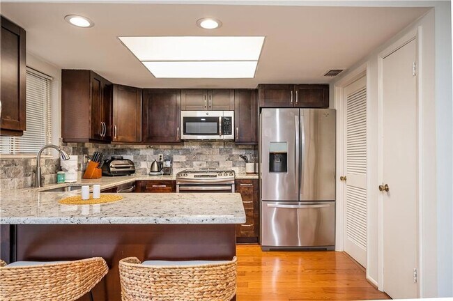 Building Photo - 23 Middleton Ct