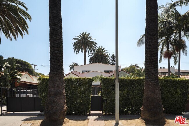 Building Photo - 730 Westbourne Dr