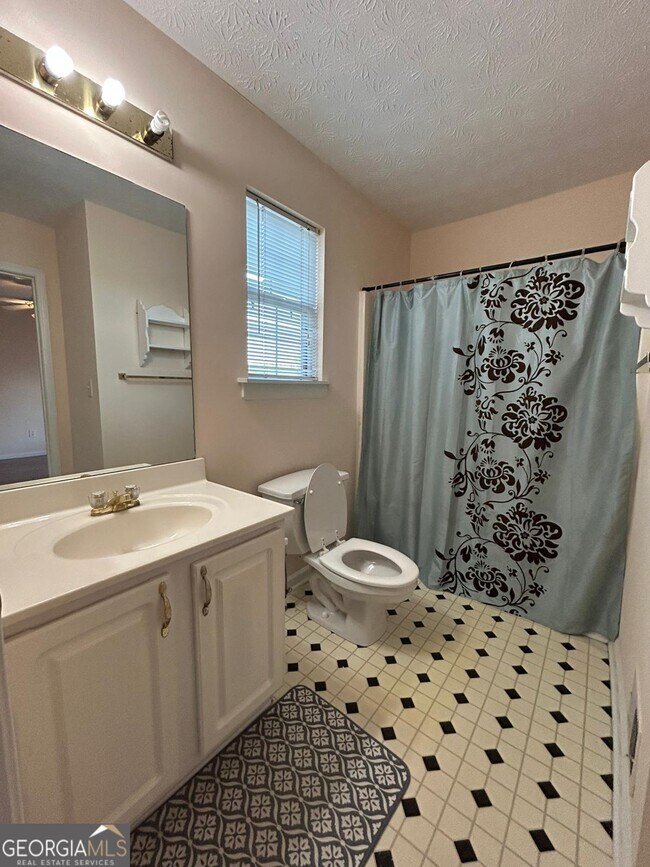 Building Photo - 5335 Lakebrooke Run