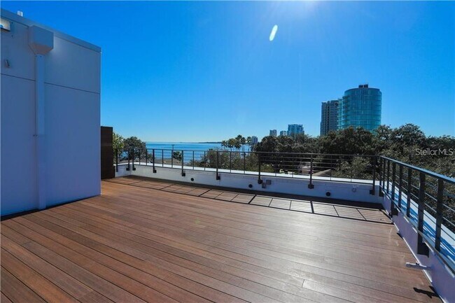 Building Photo - 2814 W Barcelona St