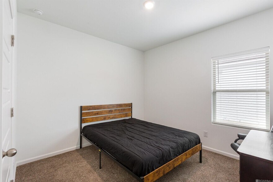 Building Photo - 12822 Sweetleaf Ave