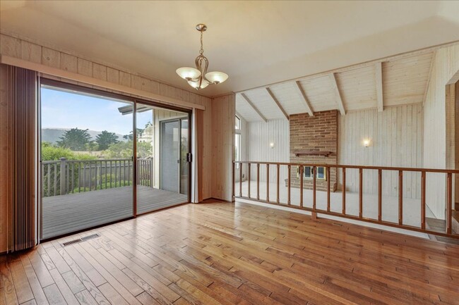 Building Photo - Sunny Carmel Two Bedroom - Carmel School D...
