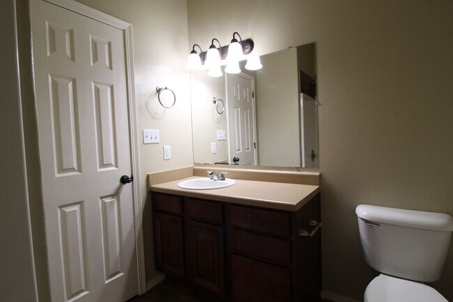 Building Photo - designed for comfort : 3 Bedroom 2 Bath