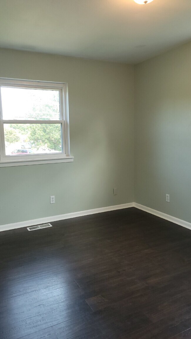 Building Photo - Beautiful  & Charming 4-Bedroom Home with ...