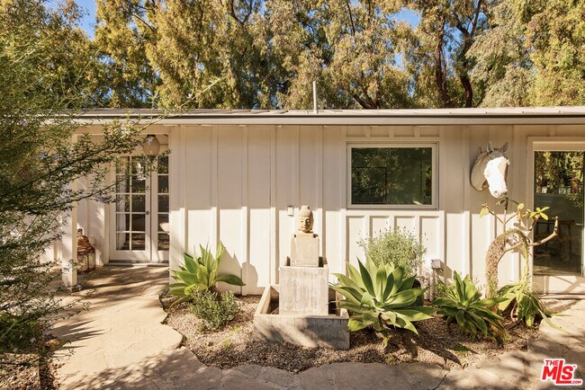 Building Photo - 6715 Fernhill Dr