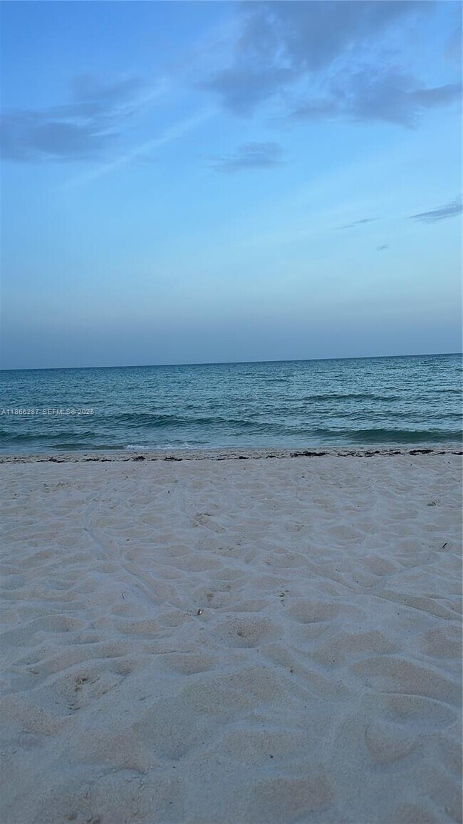 Building Photo - 5161 Collins Ave