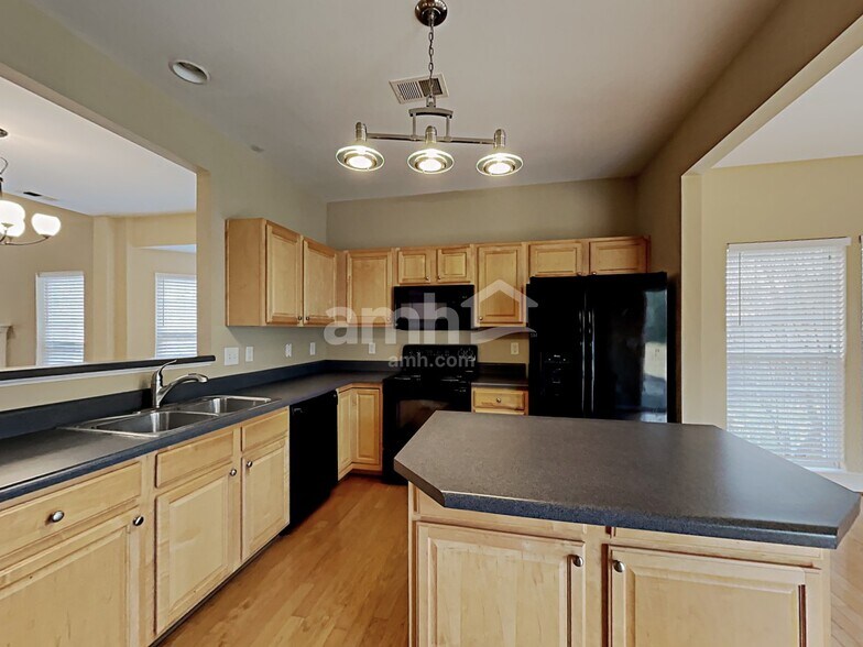 Building Photo - 3003 Hope Cir
