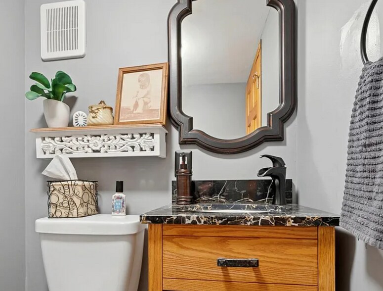 Building Photo - 9813 Ferndale St