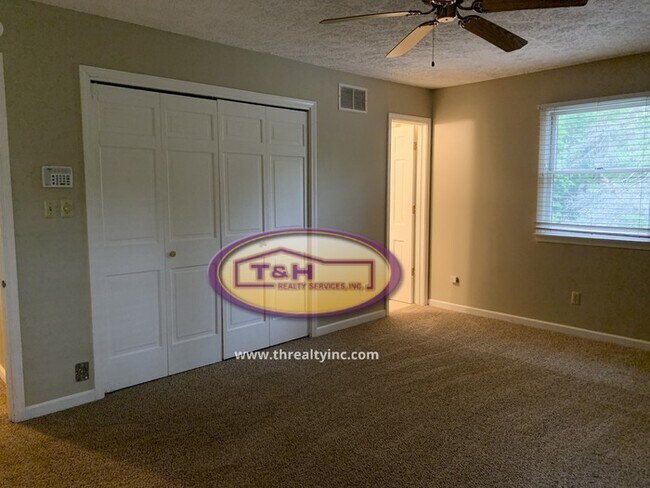 Building Photo - Spacious Home in Perry Township!