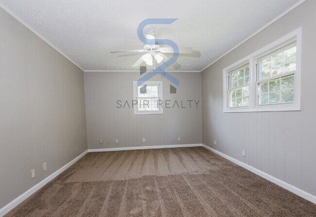 Building Photo - Move in before October 15th and get a $250...