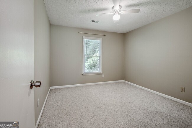 Building Photo - 413 Deergrass Trail