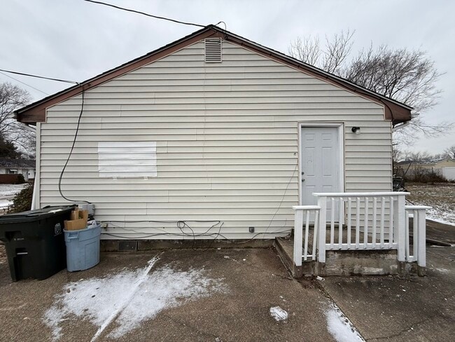 Building Photo - 23 Lamont Rd