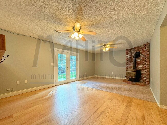 Building Photo - *COMING SOON* Entertainer's Delight - Spra...