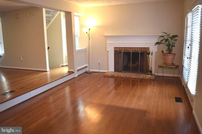 Building Photo - 1549 Autumn Ridge Cir