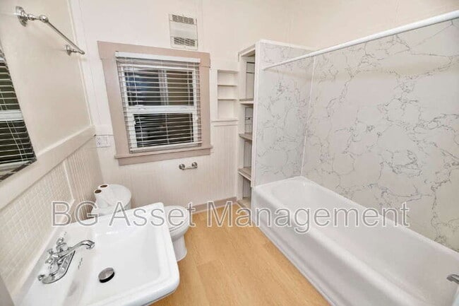 Building Photo - 639 Carolina St