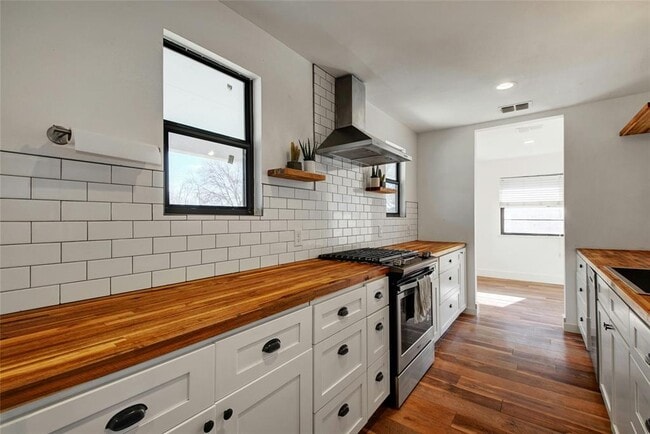 Building Photo - 6803 Santos St