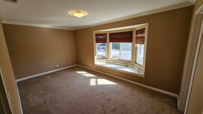 Building Photo - 279 N Holliston Ave