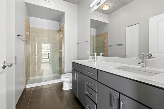 Building Photo - 885 S Clark St