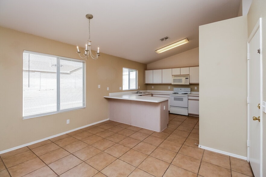 Building Photo - 8046 E Fairfield St