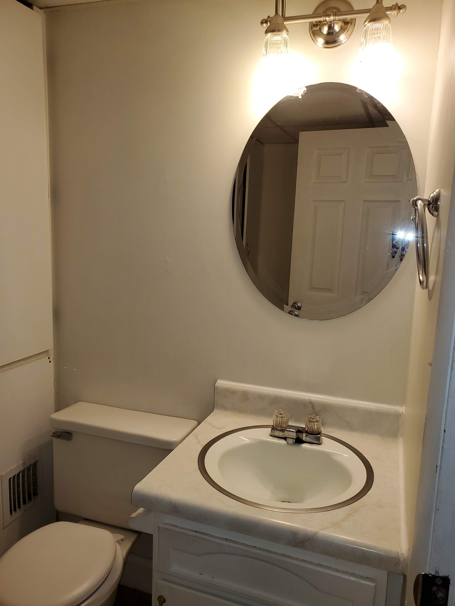 Building Photo - 24 N Kister St