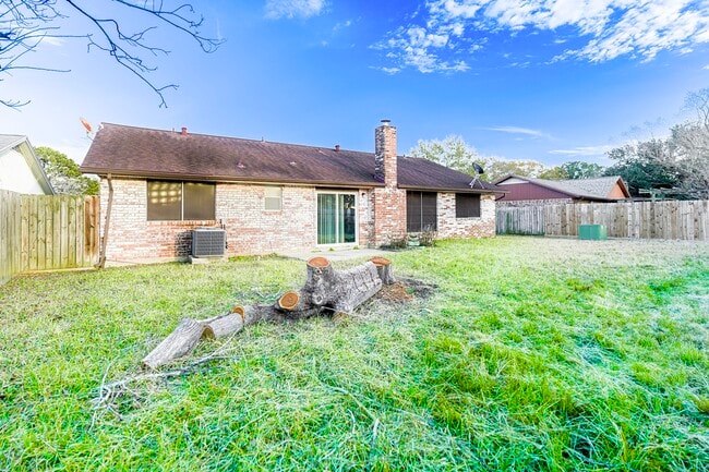 Building Photo - 2135 Whiteback Dr