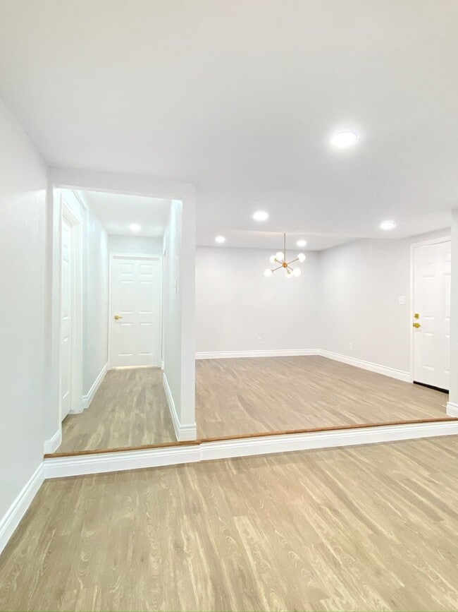 Building Photo - 810 Avenue D