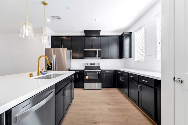 Building Photo - Modern Living in Cadence | Stylish Townhome with Open Concept & Community Amenities!