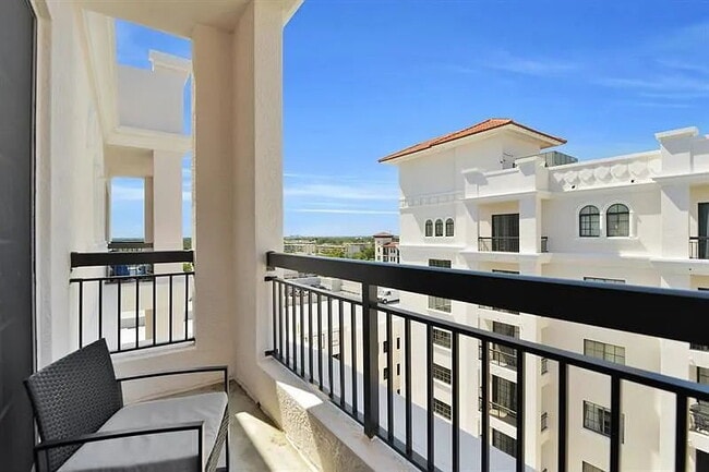 Building Photo - "Chic 1-Bedroom Gem in Prime Boca Raton Location – Ready to Impress!"