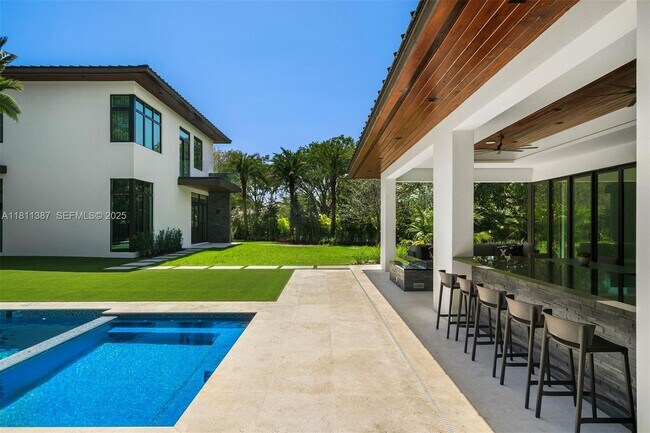 Building Photo - 12500 SW 64th Ave