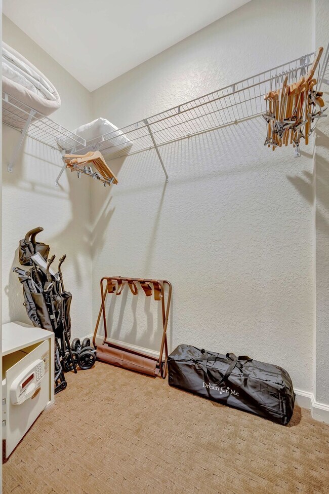 Building Photo - 8101 Resort Village Dr