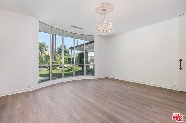 Building Photo - 719 N Bedford Dr