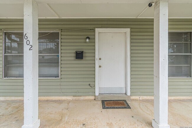 Building Photo - 602 Catalina Ave