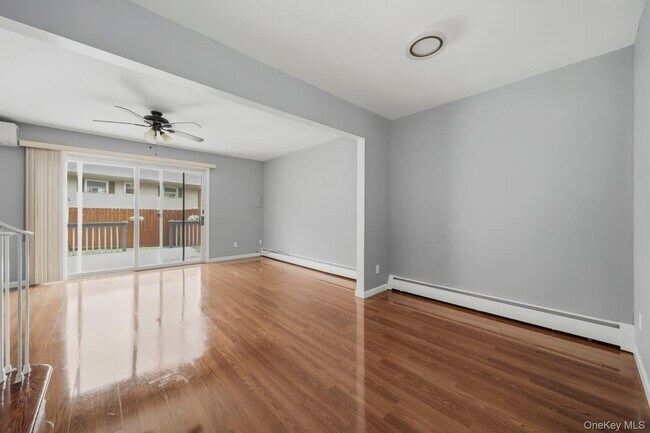 Building Photo - 71 Roosevelt Dr