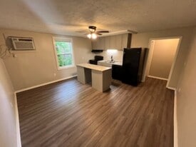Building Photo - 1438 Pennock Ave