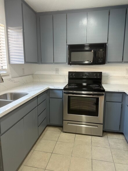 Building Photo - 3661 La Mancha Pl