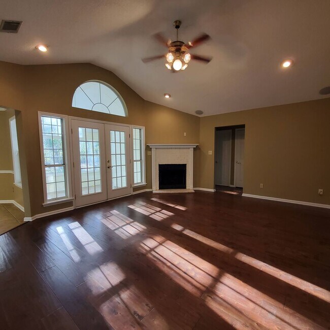 Building Photo - 2403 Spring Valley Cir