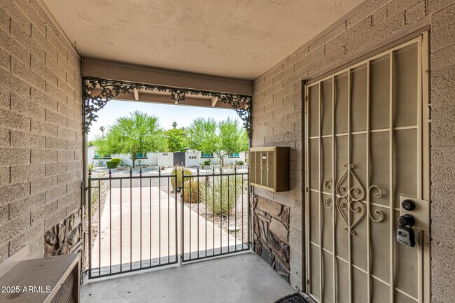 Building Photo - 3540 E Montecito Ave
