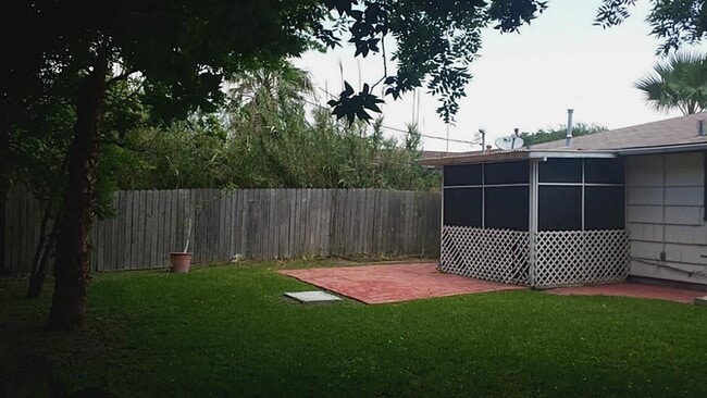 Building Photo - 19 Lyncrest Dr