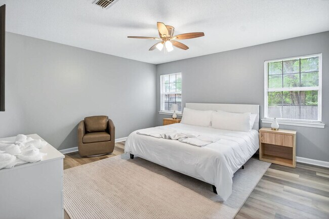 Building Photo - 2420 Haddington Rd