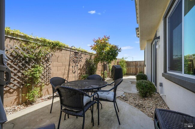 Building Photo - 2056 Parsons Dr