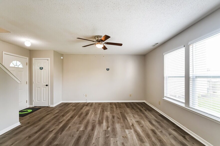 Building Photo - 144 Winterwood Dr