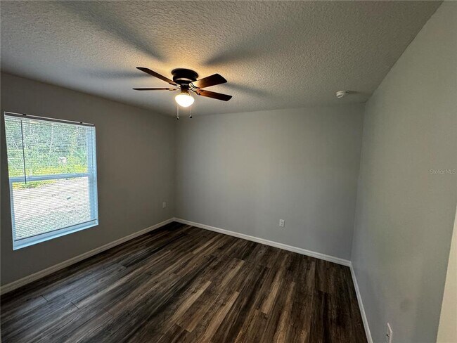 Building Photo - 25919 Sackamaxon Dr