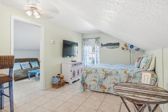 Building Photo - "Cozy & Efficient 1-Bedroom Retreat Steps from Flagler Beach!"