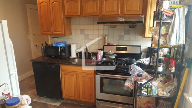 Building Photo - 6 Bed 3 Bath NEW ON THE MARKET 9/1/26 Move-In