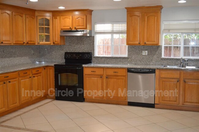 Building Photo - 217 Mitchum Dr