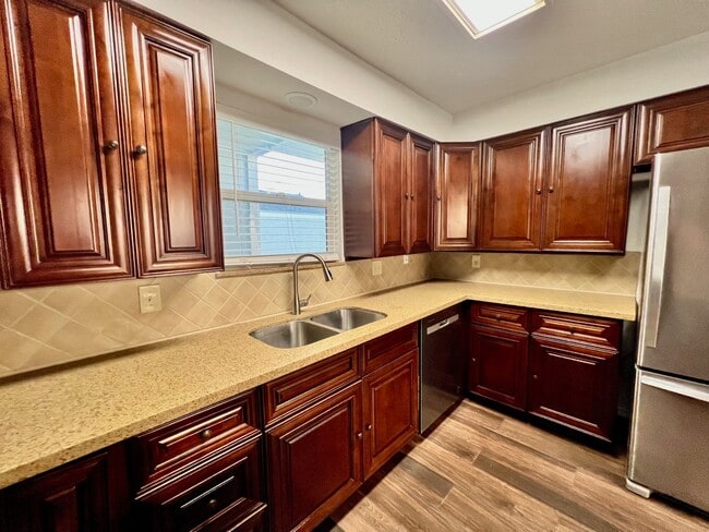 Building Photo - 16039 Bear Hill Dr